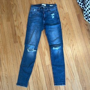 Frame Le High Skinny Jean with Rips size 26